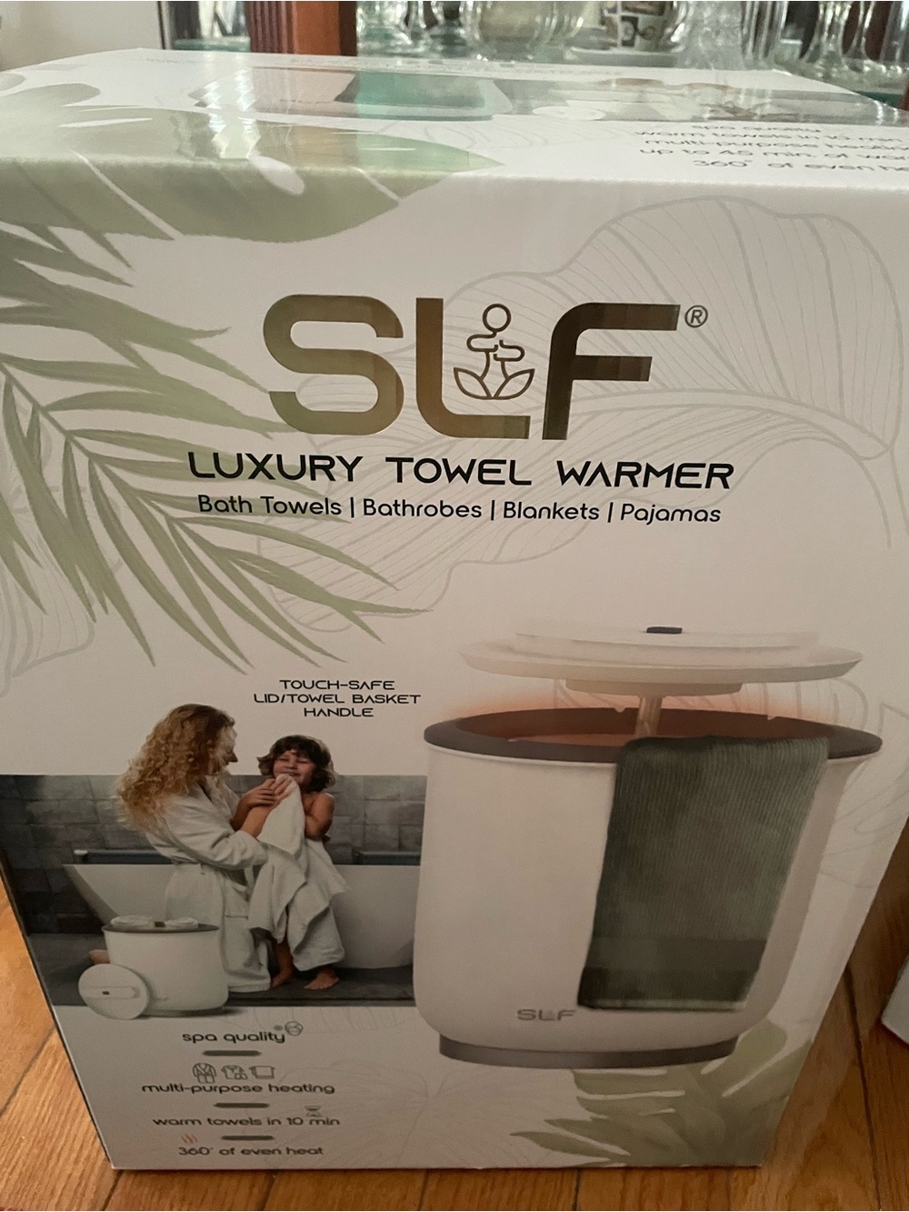 LF Luxury Towel Warmer in White with Green Towel Accent